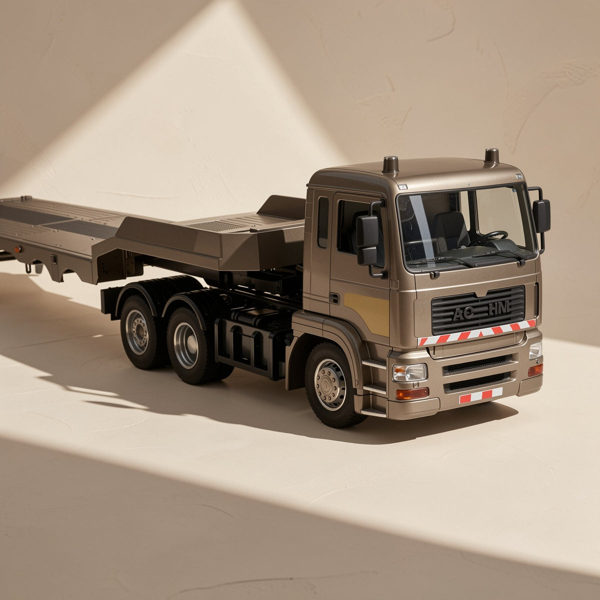 Roadhaul 1:18 alloy remote control truck with flat trailer - view 2