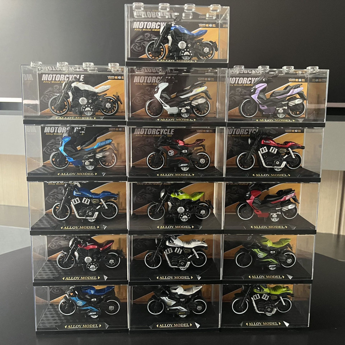 Cool Alloy Pull-Back Classic Nostalgic Motorcycle with Display Box Boy Toy Car Simulation Model Ornament Gift - image 1